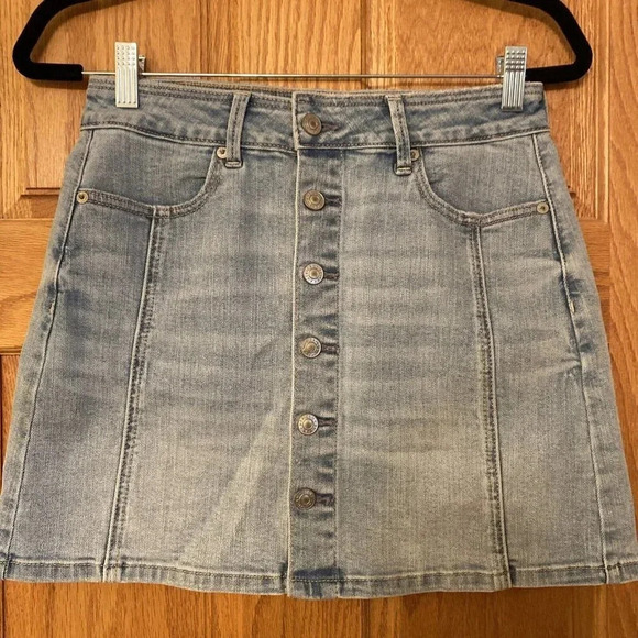 American Eagle Super Stretch Hi Rise A-Line Denim Mini Skirt Sz 4 Blue Y2K - Picture 2 of 5